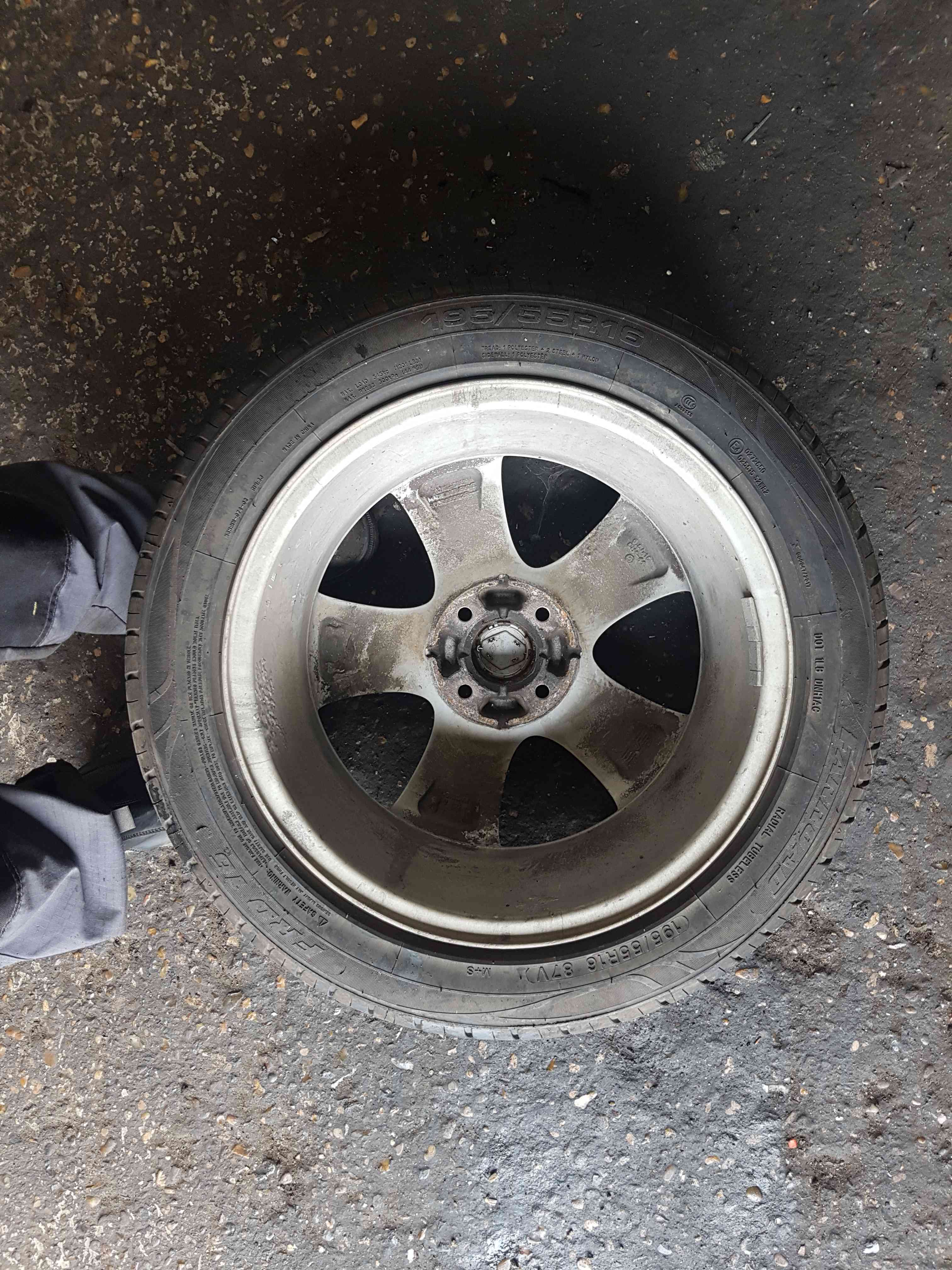 Thumb 8 Renault Clio MK4 2013-2019 Passion Alloy Wheel + Tyre 195 55 16 7Mm 3/5