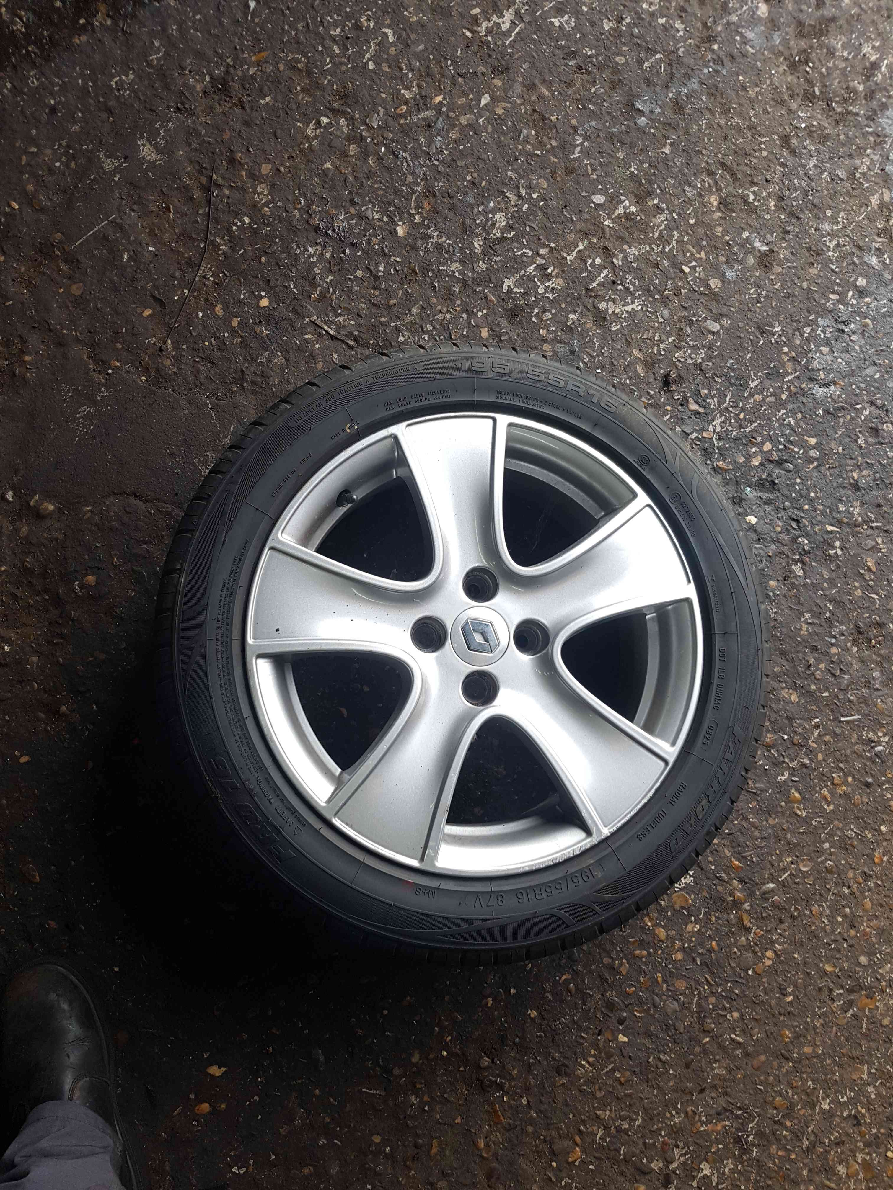 Thumb 10 Renault Clio MK4 2013-2019 Passion Alloy Wheel + Tyre 195 55 16 7Mm 3/5