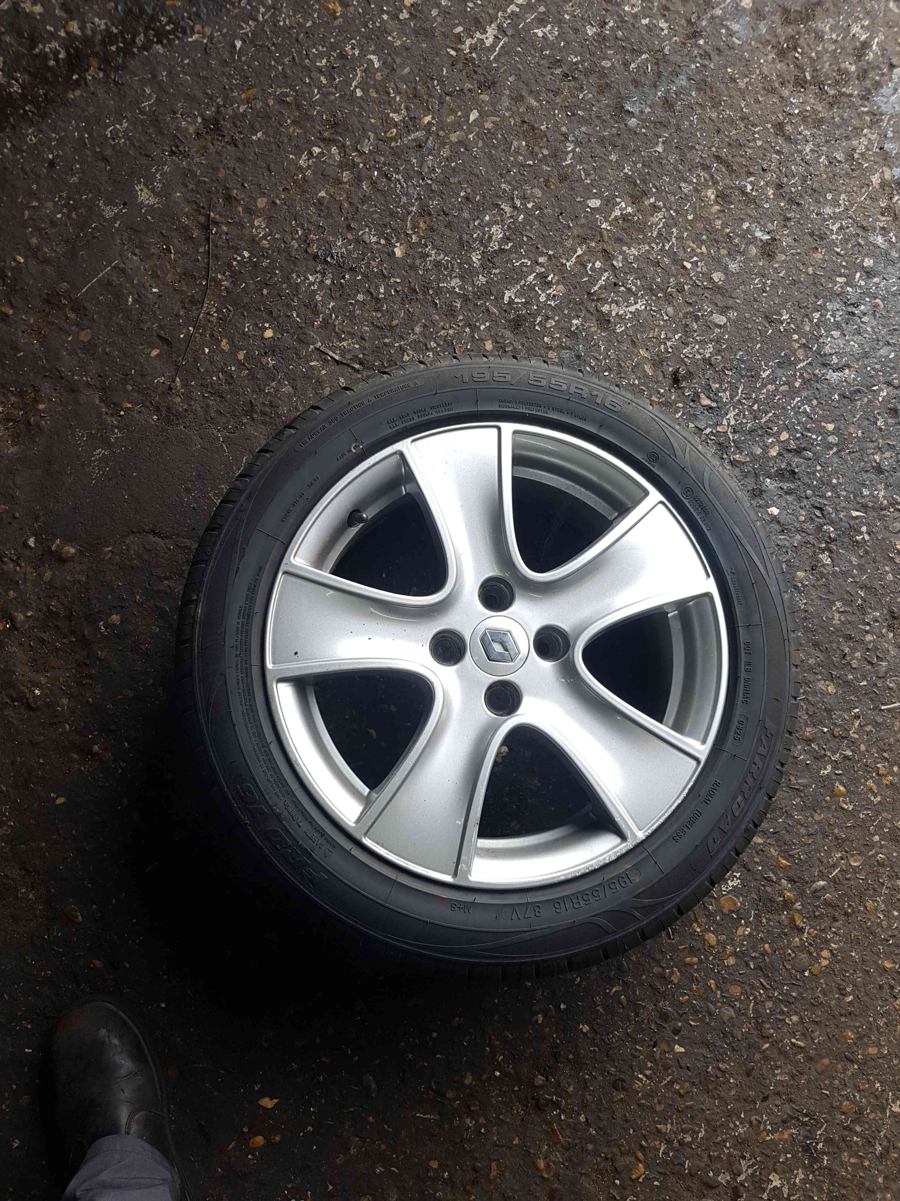 Thumb 11 Renault Clio MK4 2013-2019 Passion Alloy Wheel + Tyre 195 55 16 7Mm 3/5