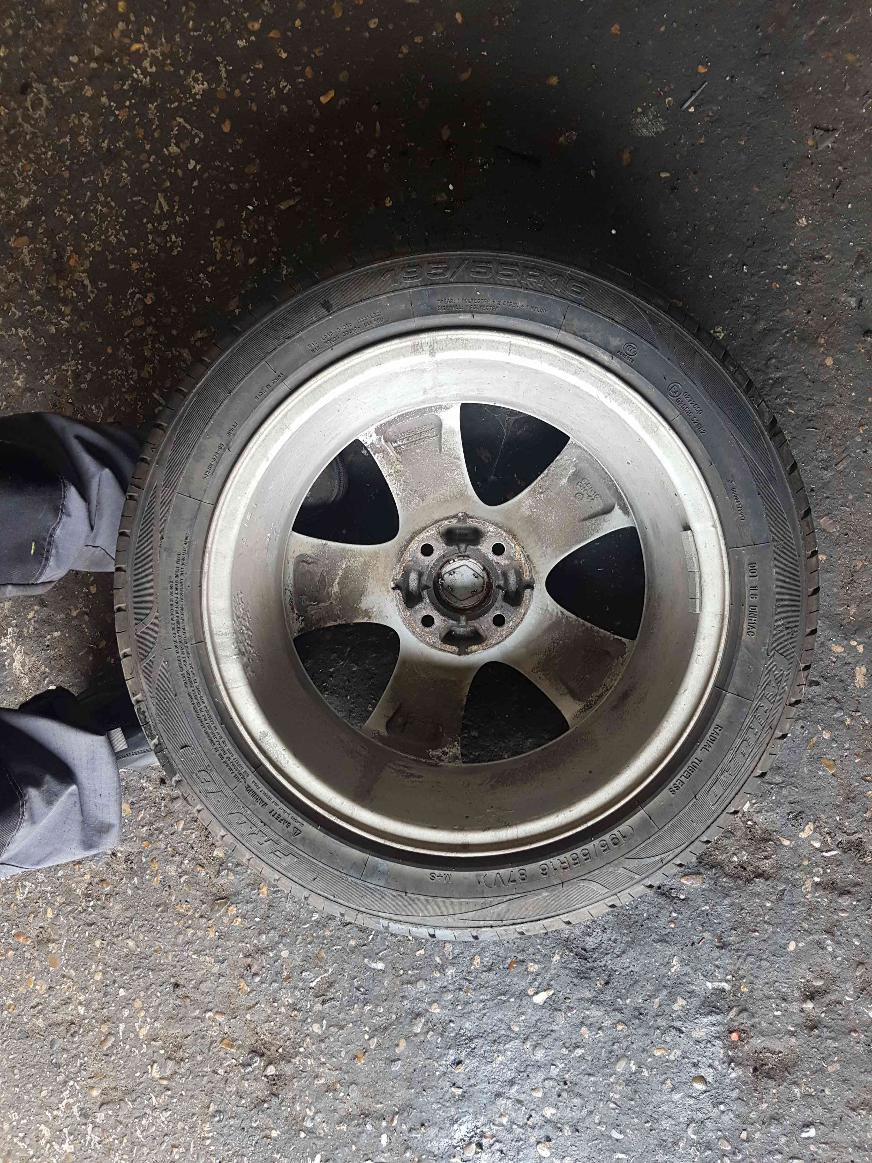 Thumb 7 Renault Clio MK4 2013-2019 Passion Alloy Wheel + Tyre 195 55 16 7Mm 3/5