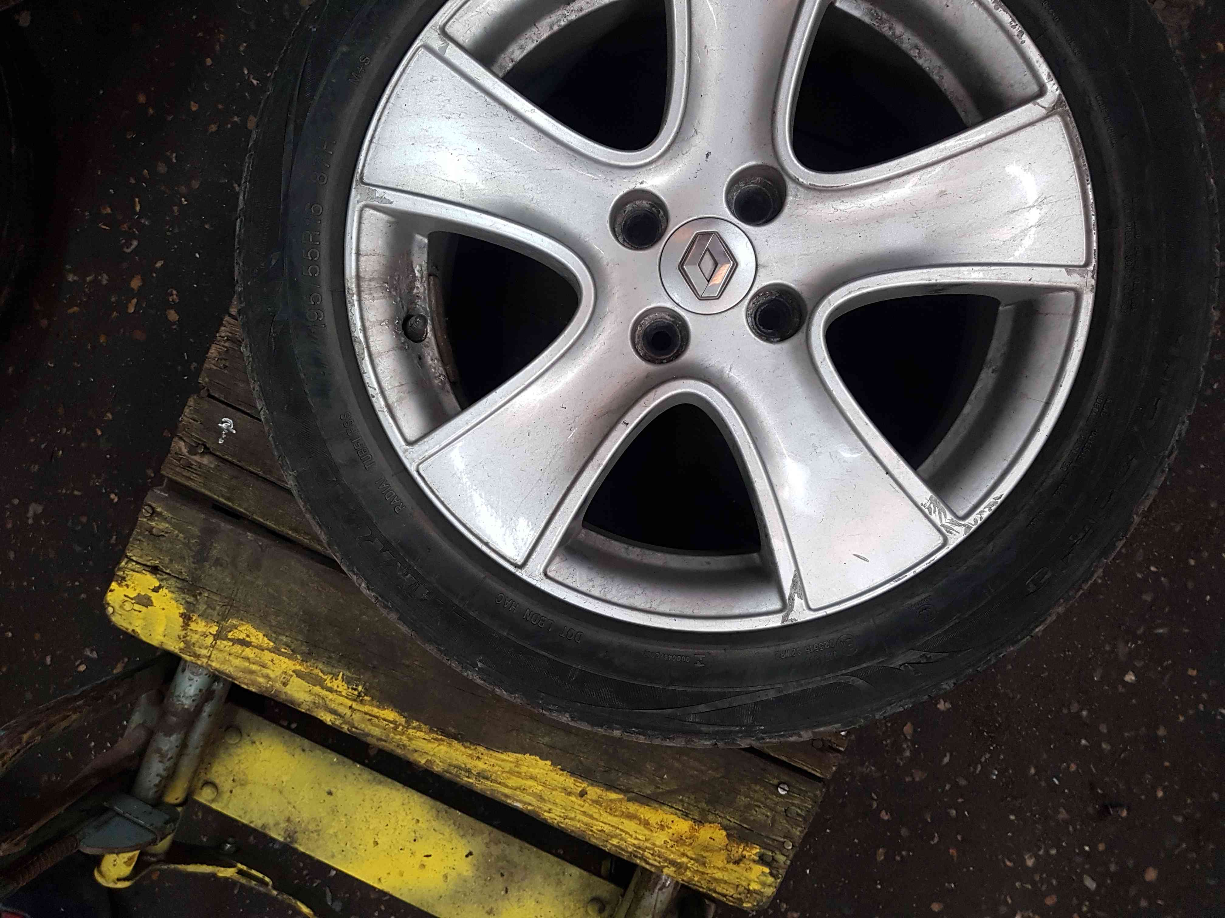 Thumb 6 Renault Clio MK4 2013-2019 Passion Alloy Wheel 16Inch 3/5 103006502R