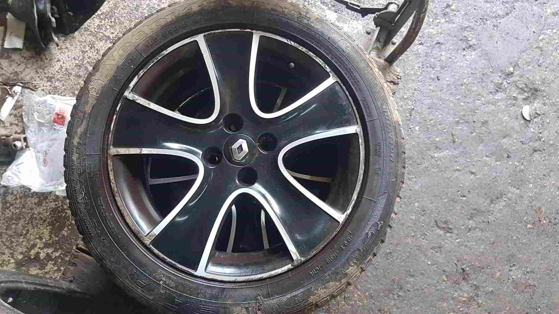 Thumb 5 Renault Clio MK4 2013-2019 Passion Alloy Wheel Black + Tyre 195 55 16 3mm 4/5