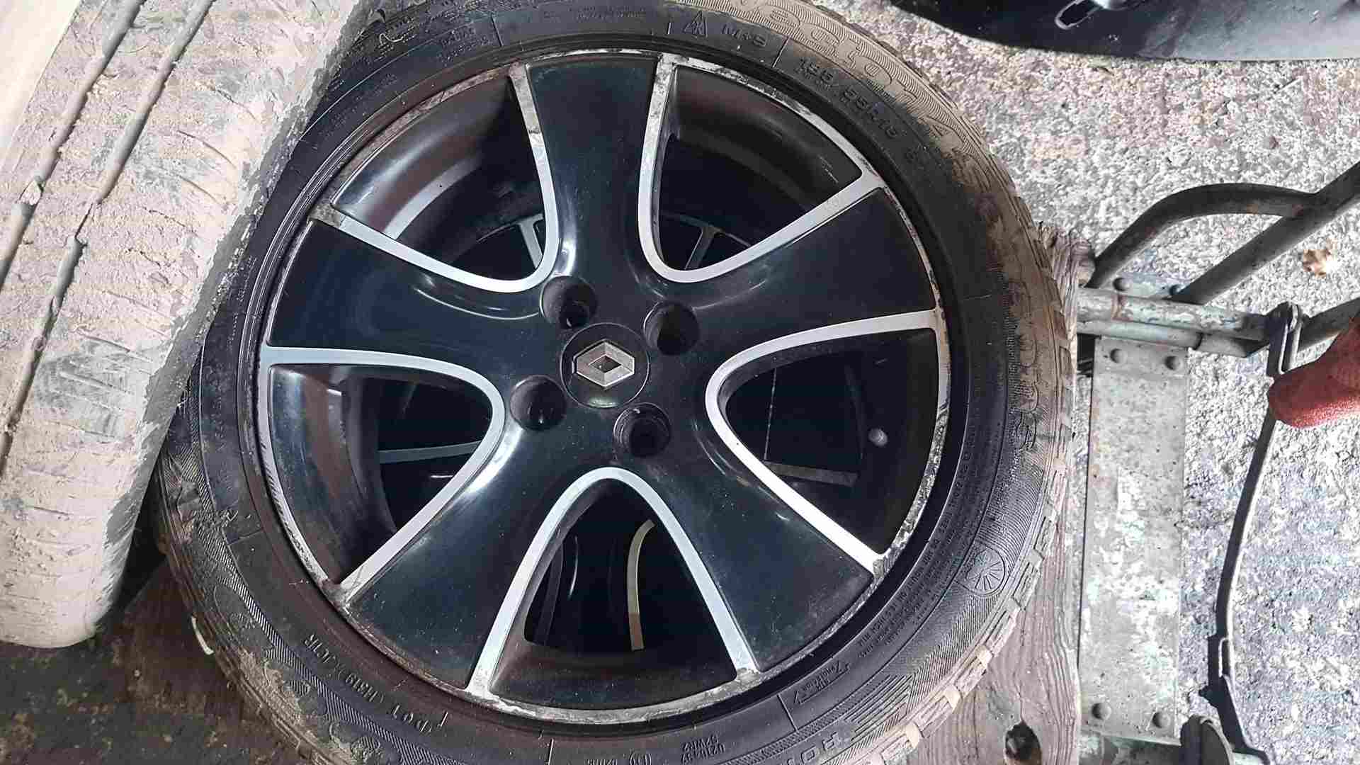 Thumb 7 Renault Clio MK4 2013-2019 Passion Alloy Wheel Black + Tyre 195 55 16 3mm 4/5