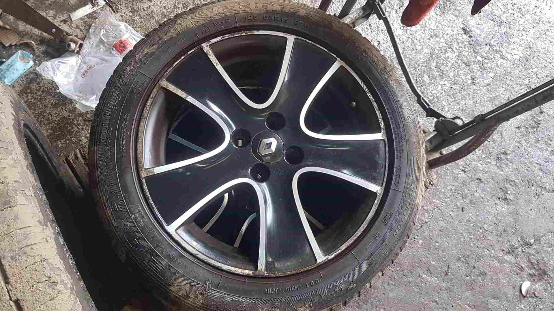 Renault Clio MK4 2013-2019 Passion Alloy Wheel Black + Tyre 195 55 16 3mm 4/5