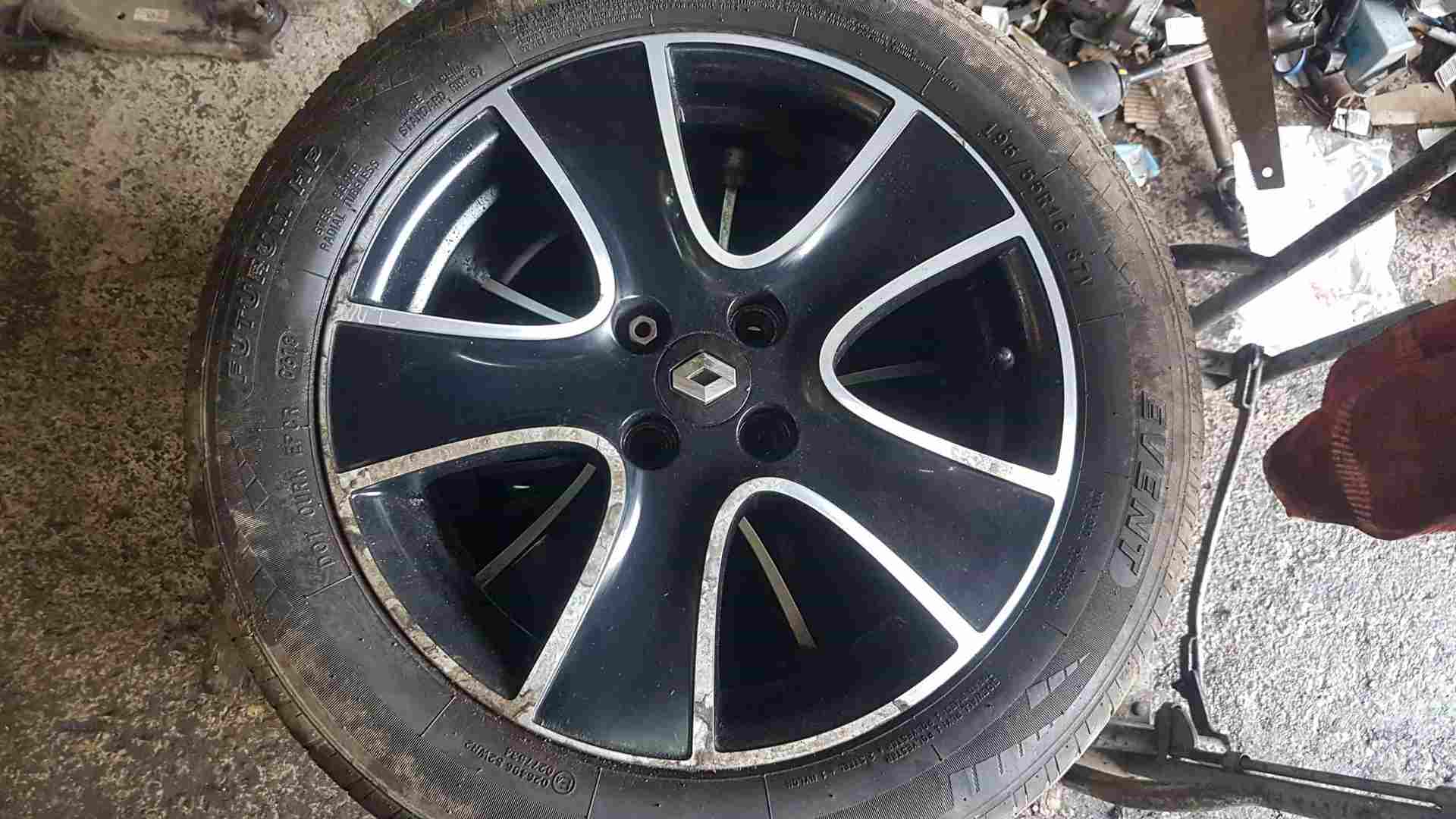 Thumb 2 Renault Clio MK4 2013-2019 Passion Alloy Wheel Black + Tyre 195 55 16 5Mm 4/5