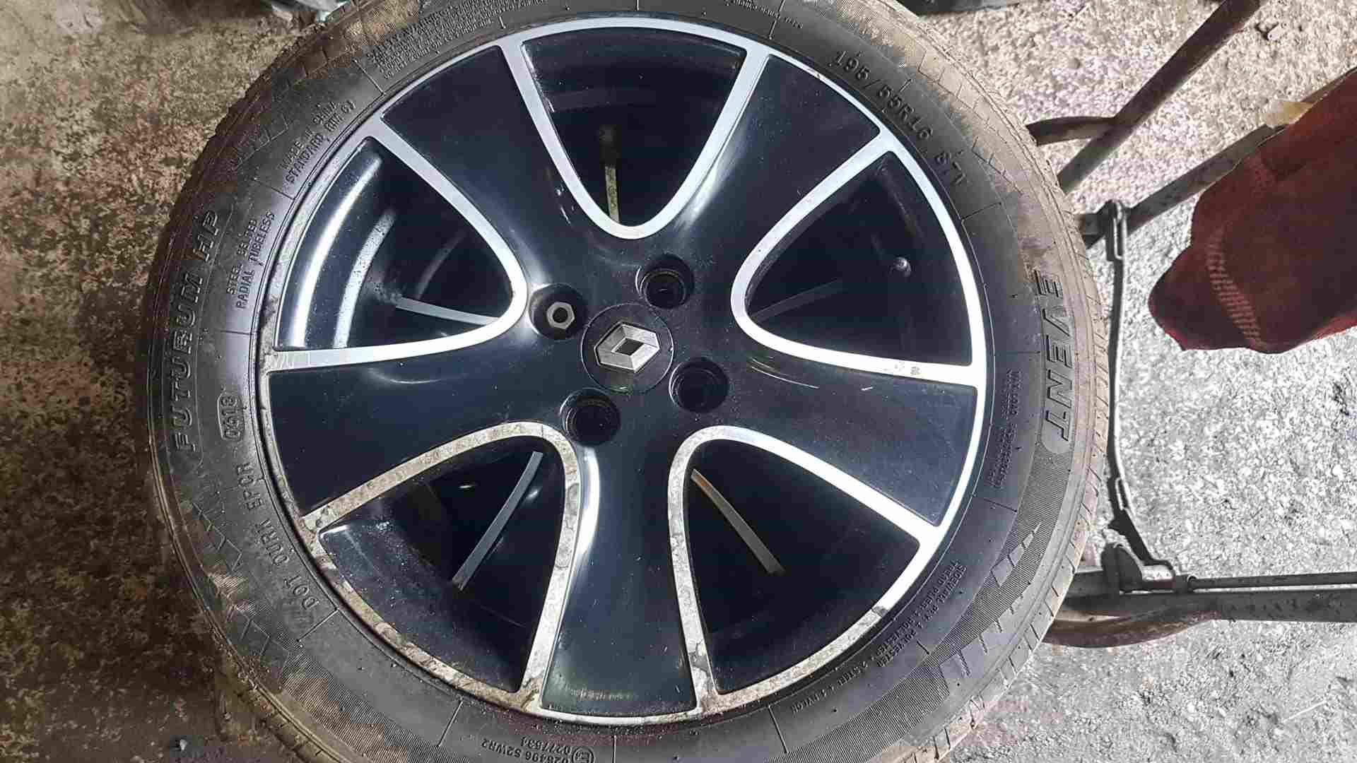 Thumb 4 Renault Clio MK4 2013-2019 Passion Alloy Wheel Black + Tyre 195 55 16 5Mm 4/5
