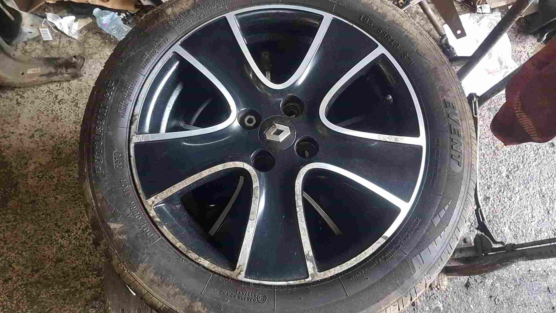 Renault Clio MK4 2013-2019 Passion Alloy Wheel Black + Tyre 195 55 16 5Mm 4/5