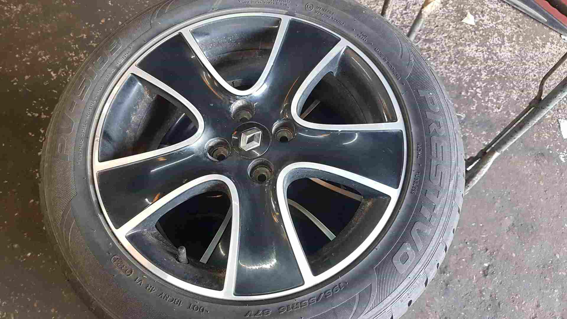 Renault Clio MK4 2013-2019 Passion Alloy Wheel Chrome Black + Tyre 195 55 16 6Mm