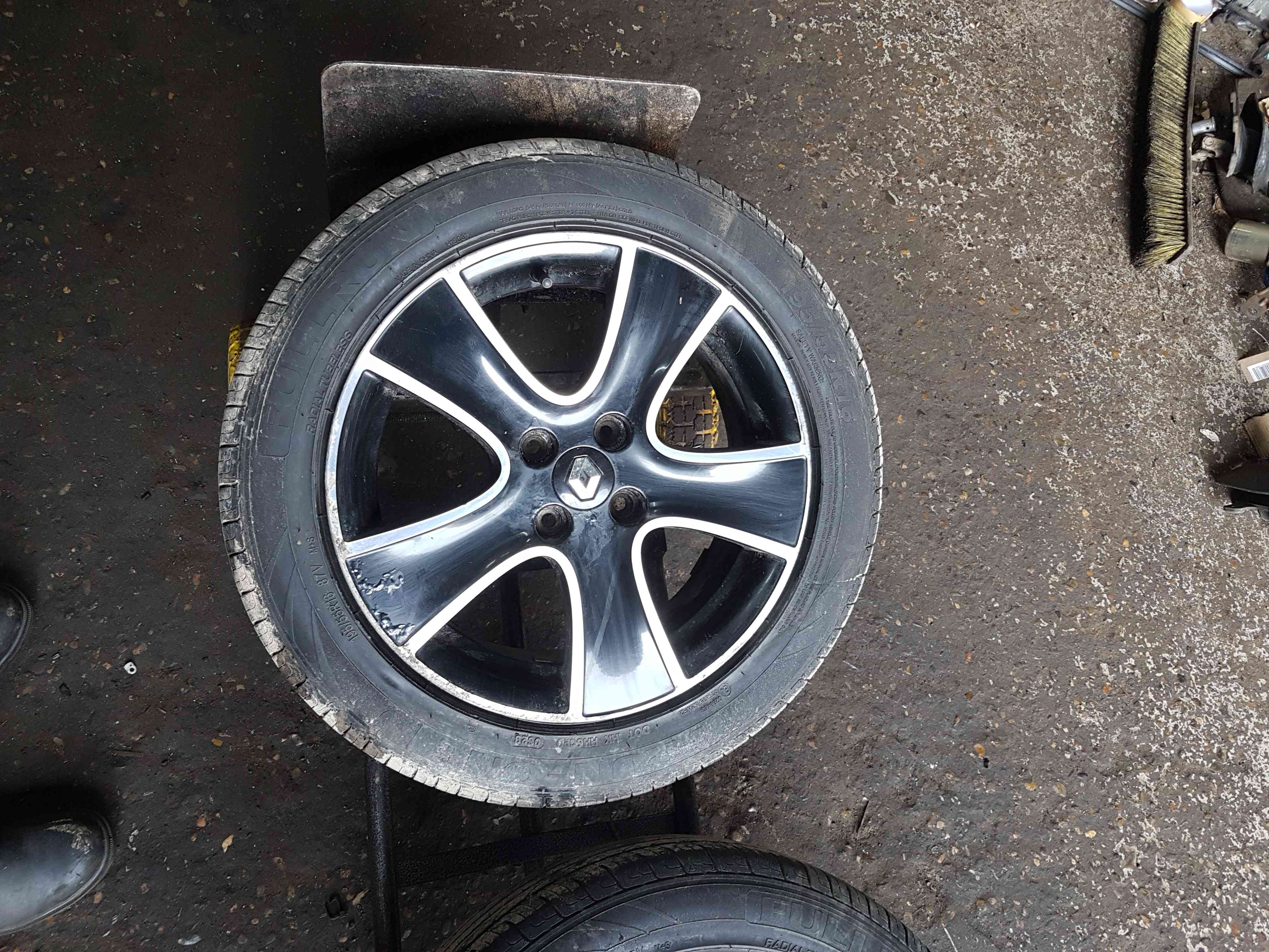 Thumb 2 Renault Clio MK4 2013-2019 Passion Alloy Wheel Chrome Black + Tyre 195 55 16 6Mm