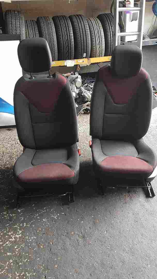 Renault Clio MK4 2013-2019 RED Detail Front Seats Chairs Ns Os Driver Passenger