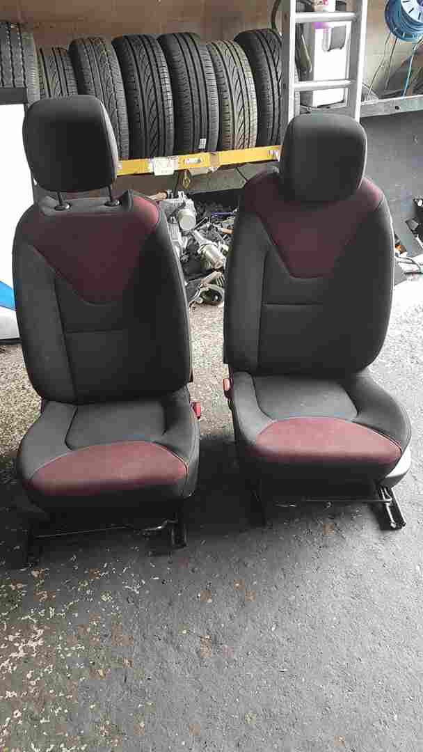 Thumb 2 Renault Clio MK4 2013-2019 RED Detail Front Seats Chairs Ns Os Driver Passenger