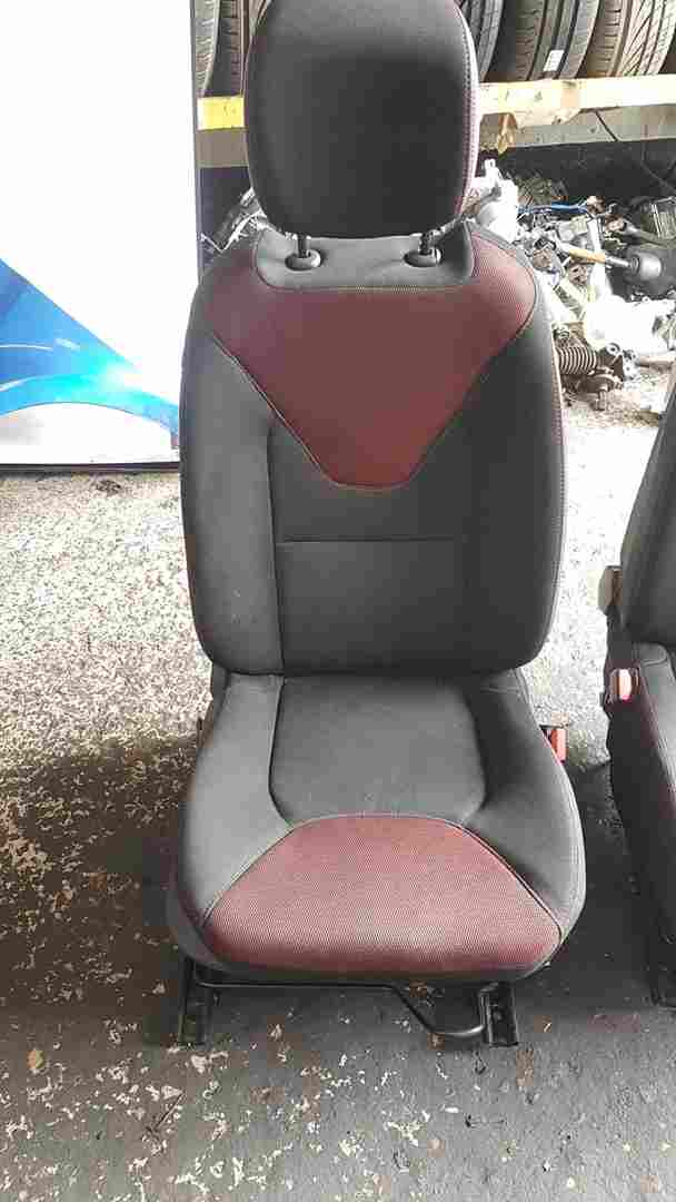 Thumb 3 Renault Clio MK4 2013-2019 RED Detail Front Seats Chairs Ns Os Driver Passenger