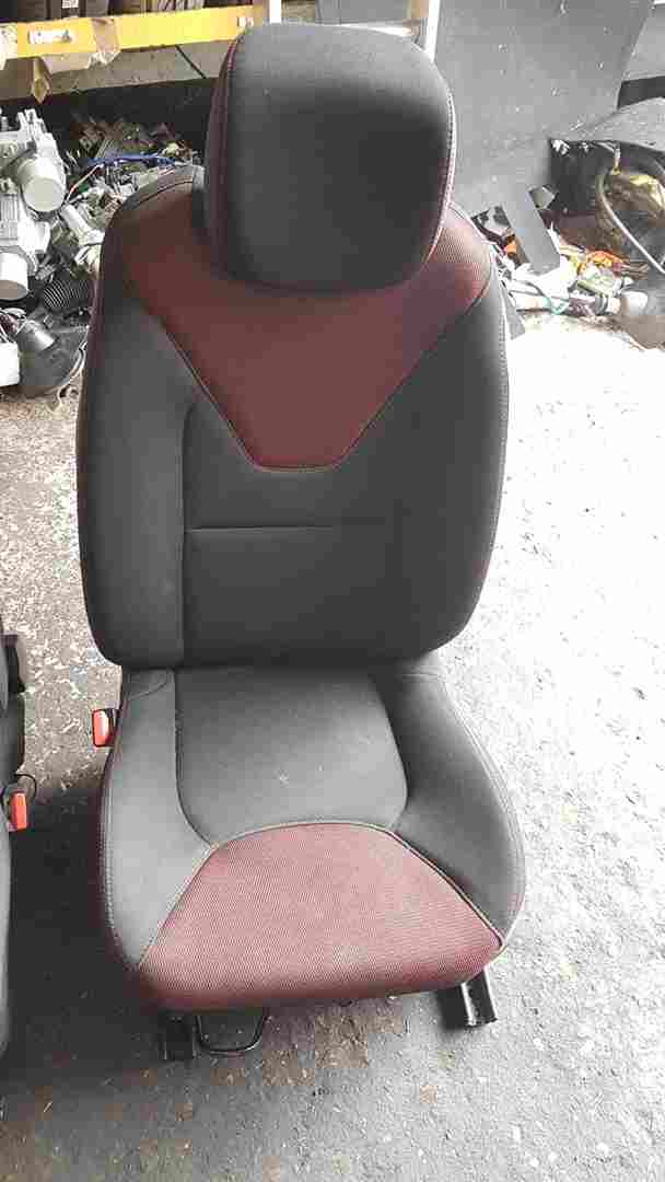 Thumb 4 Renault Clio MK4 2013-2019 RED Detail Front Seats Chairs Ns Os Driver Passenger