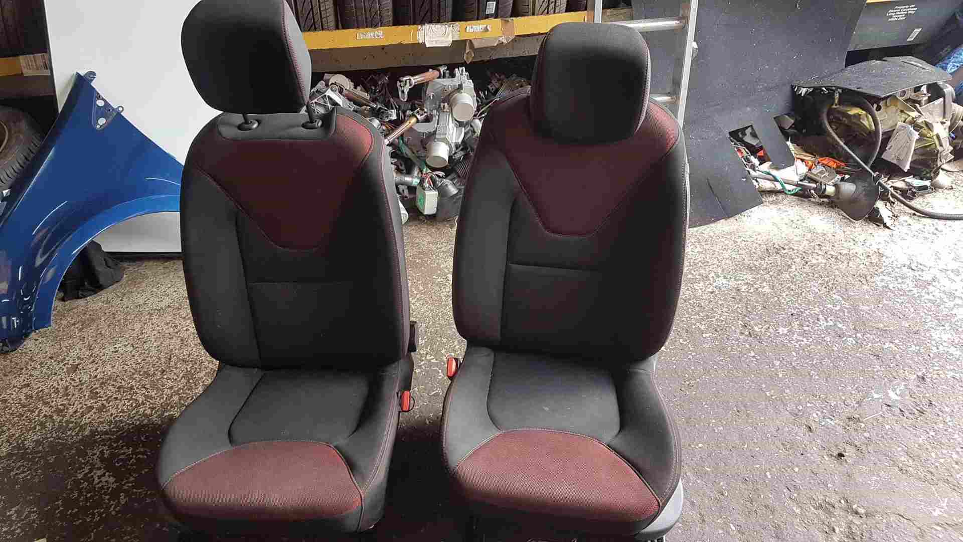 Thumb 5 Renault Clio MK4 2013-2019 RED Detail Front Seats Chairs Ns Os Driver Passenger