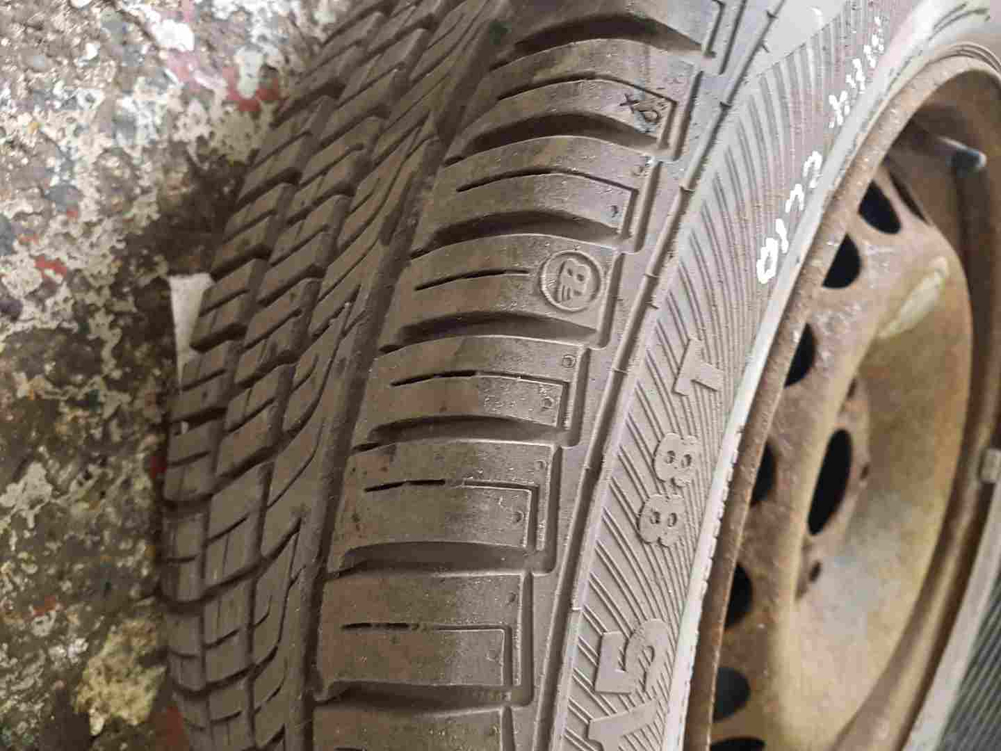 Thumb 2 Renault Clio MK4 2013-2019 Spare Steel Wheel RIM + Tyre 185 65 15 6Mm Tread 4/5