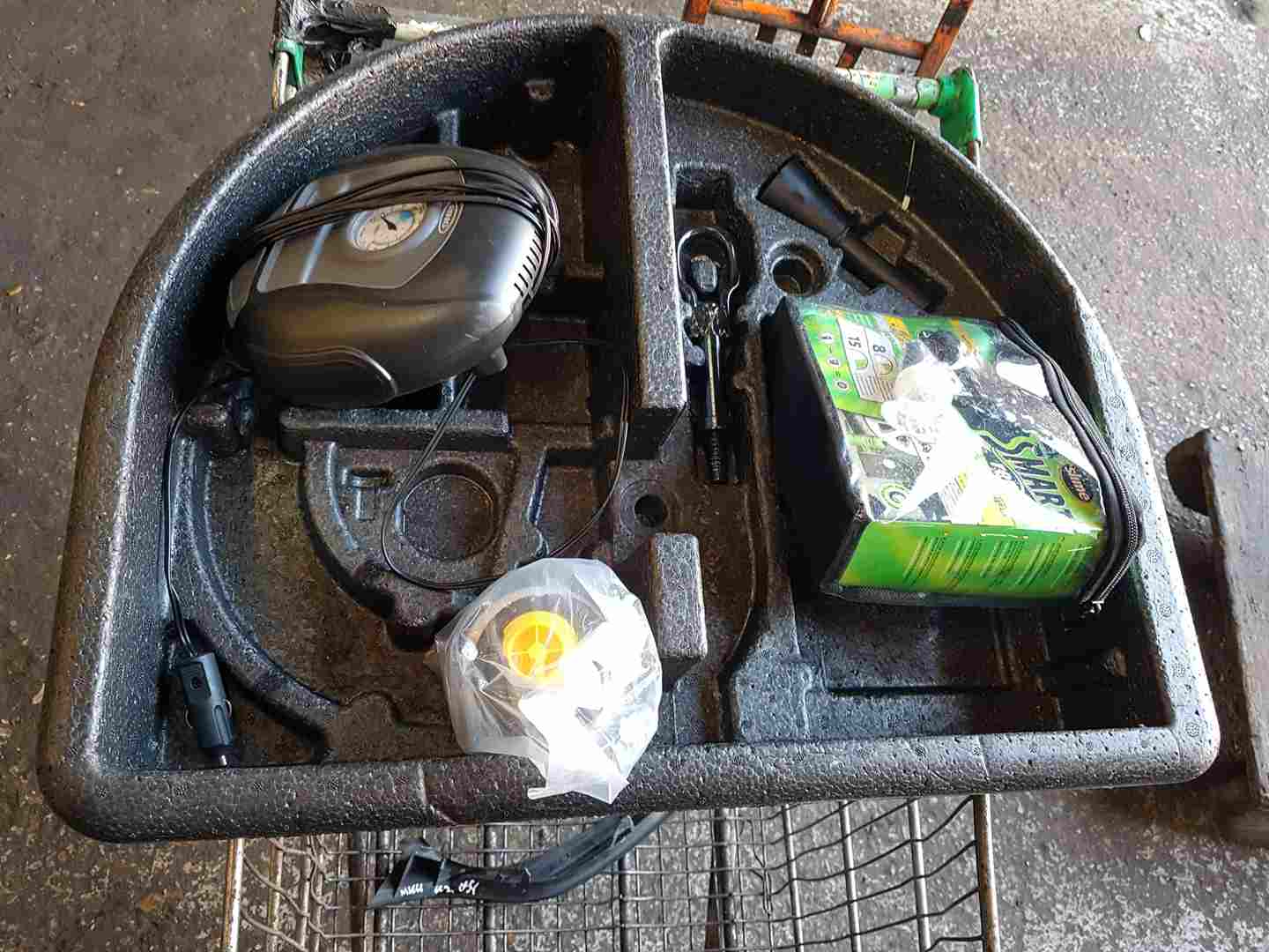 Renault Clio MK4 2013-2019 Spare Wheel KIT Inflator AND Foam Repair