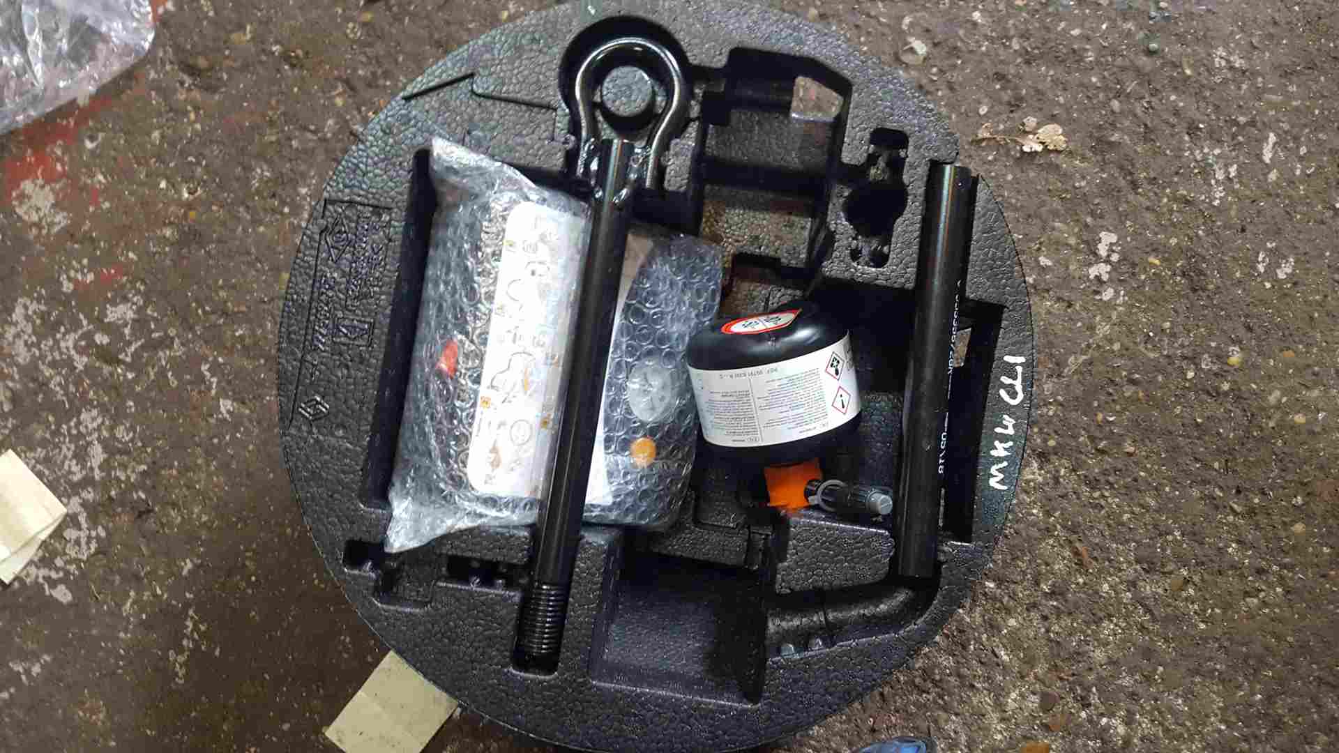 Thumb 2 Renault Clio MK4 2013-2019 Spare Wheel Tyre Foam + Pump KIT