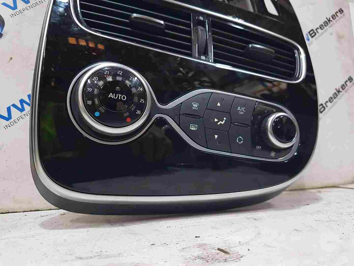 Thumb 4 Renault Clio MK4 2016-2019 Centre Dashboard Heater Display Surround Silver Black