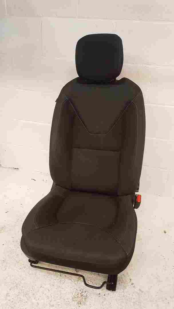 Thumb 7 Renault Clio MK4 2016-2019 Drivers OSF Front Seat 