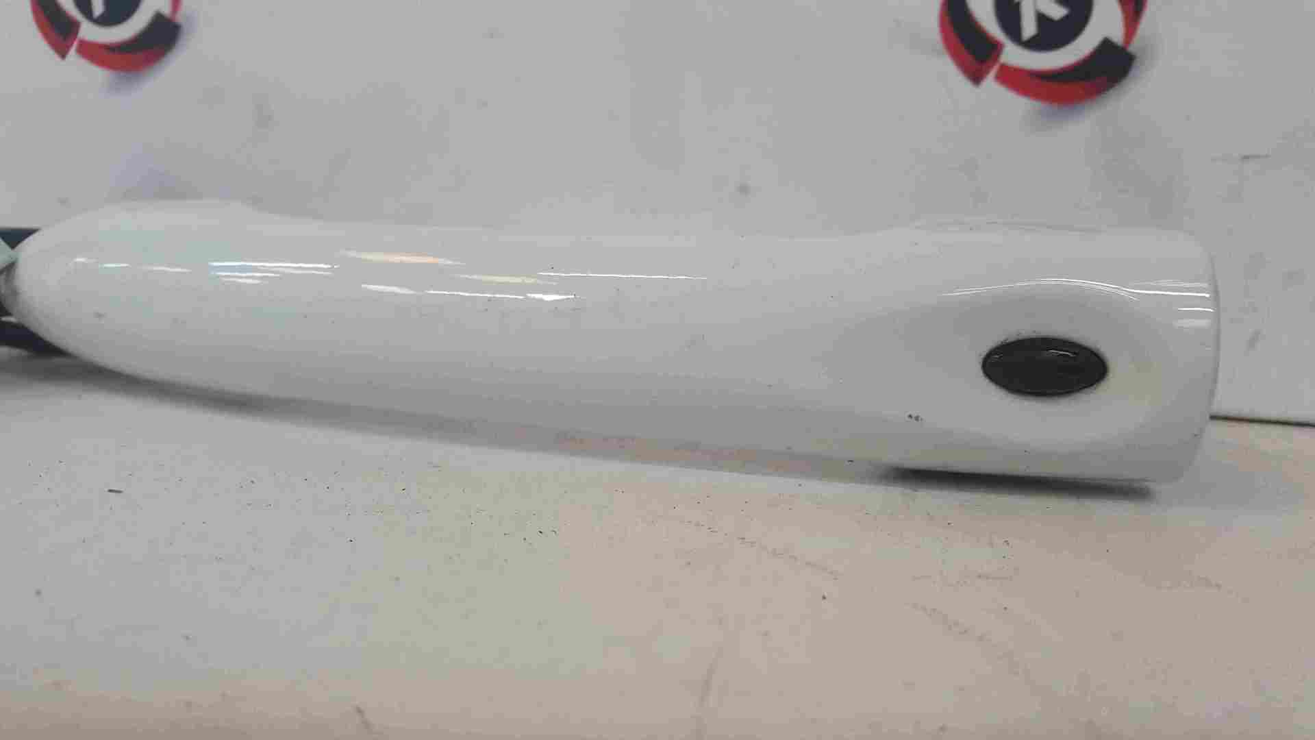 Thumb 3 Renault Clio MK4 2017-2018 Drivers OSF Front Door Handle White 242578B