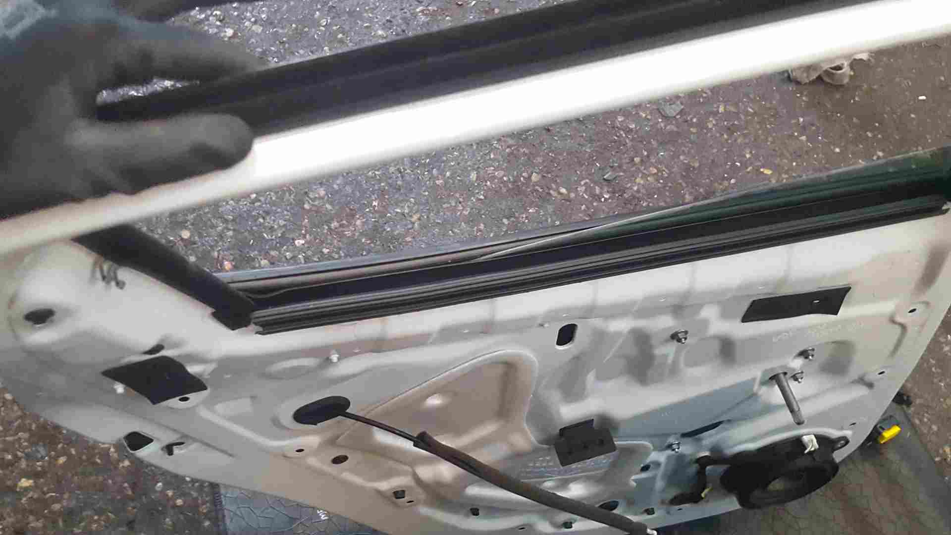 Thumb 4 Renault Clio MK4 GT 2013-2018 Passenger NSR Rear Door White 369 White Trim