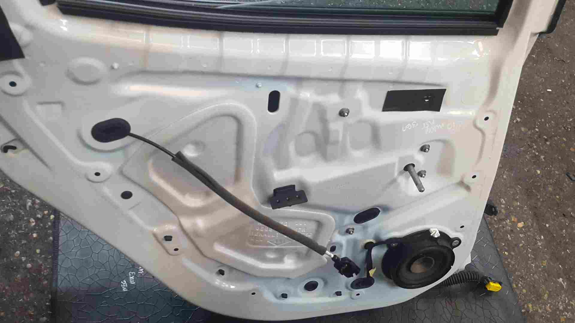 Thumb 6 Renault Clio MK4 GT 2013-2018 Passenger NSR Rear Door White 369 White Trim