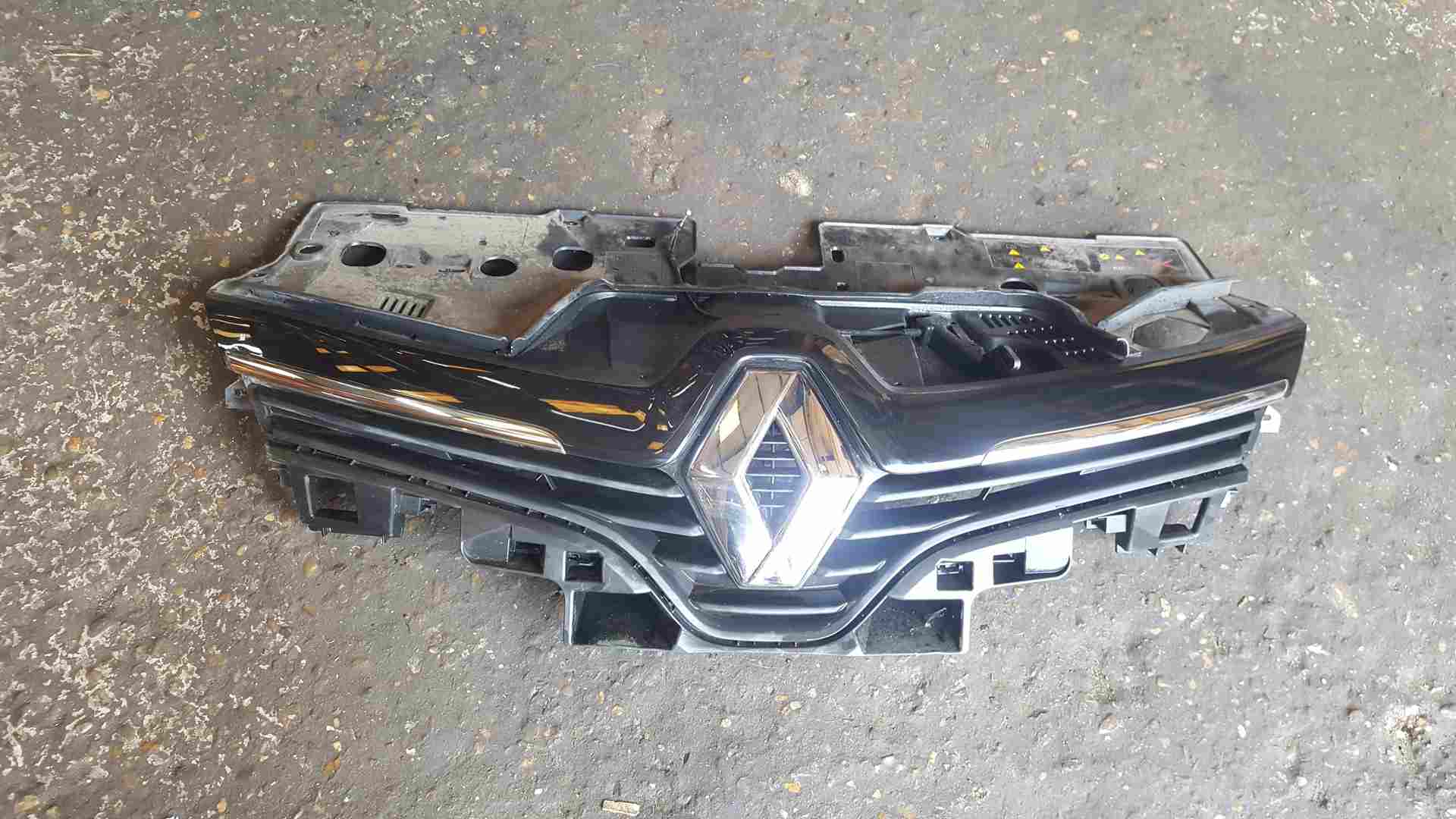 Thumb 2 Renault Clio MK4 PH2 2016-2019 Upper Bumper Badge Diamond Bonnet Catch Grill FL