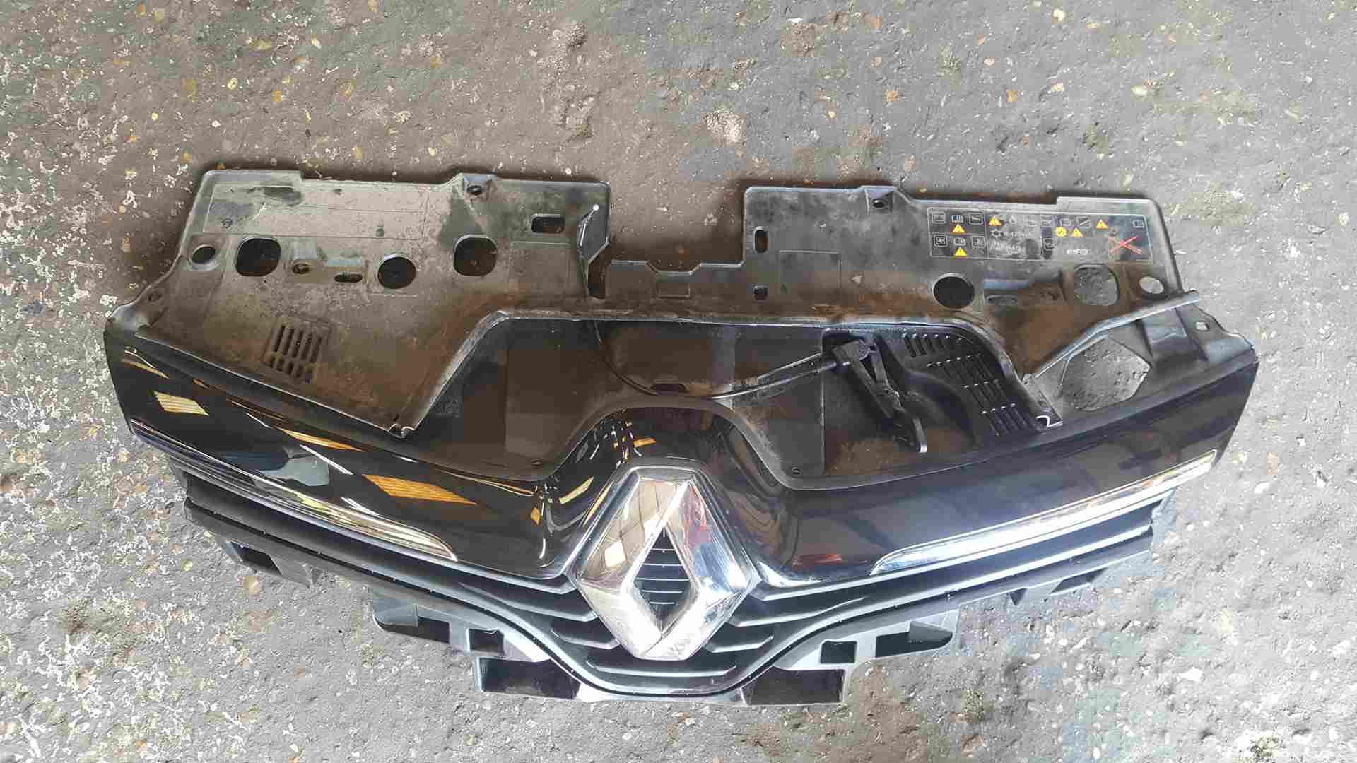 Thumb 7 Renault Clio MK4 PH2 2016-2019 Upper Bumper Badge Diamond Bonnet Catch Grill FL