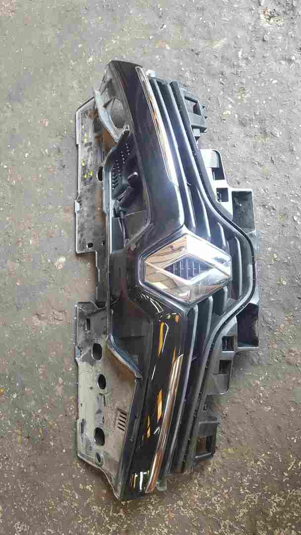 Thumb 9 Renault Clio MK4 PH2 2016-2019 Upper Bumper Badge Diamond Bonnet Catch Grill FL