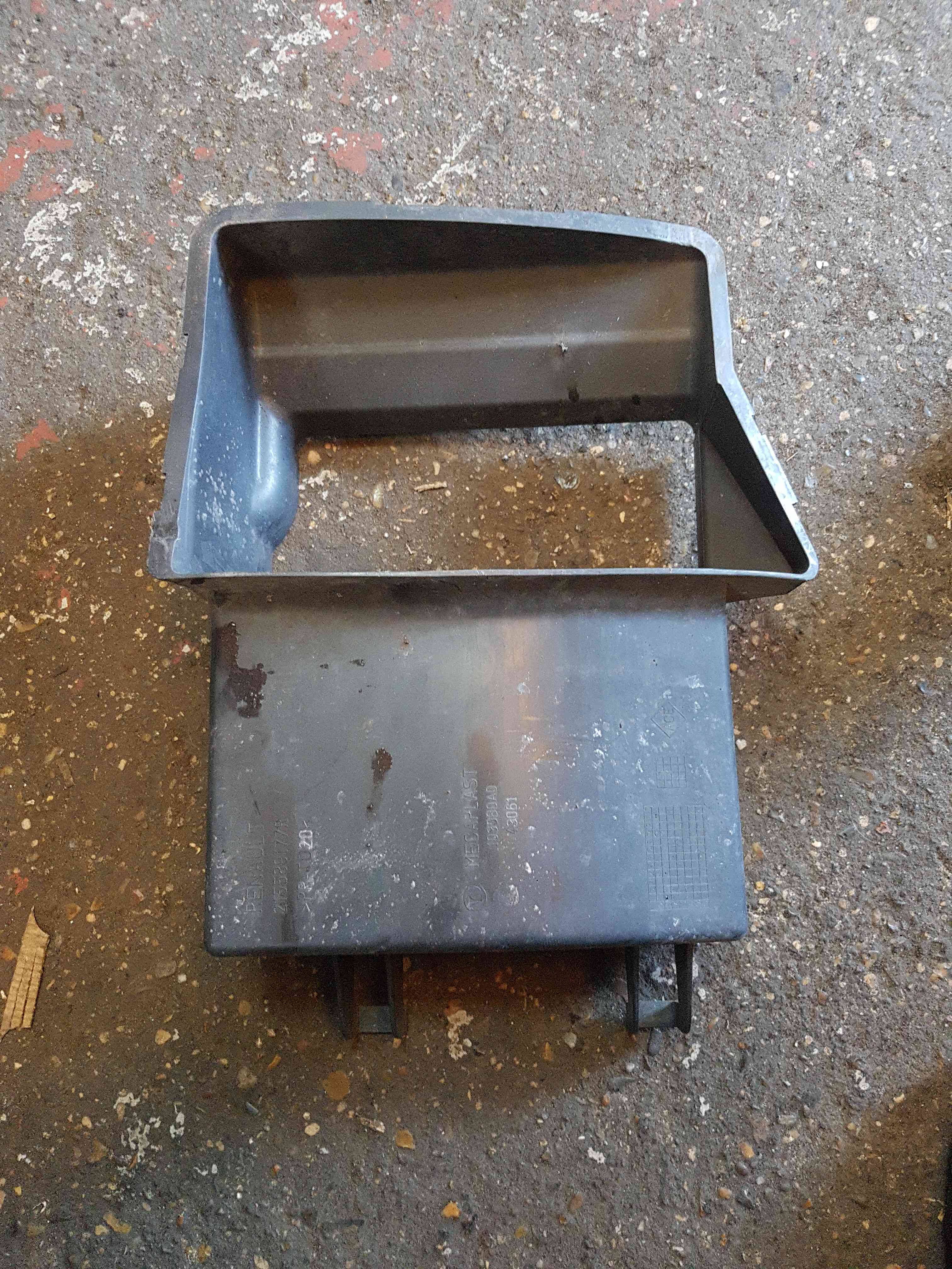 Thumb 7 Renault Clio MK4 Sport 2013-2018 Intercooler Plastic AIR Duct Scoop 215589177R