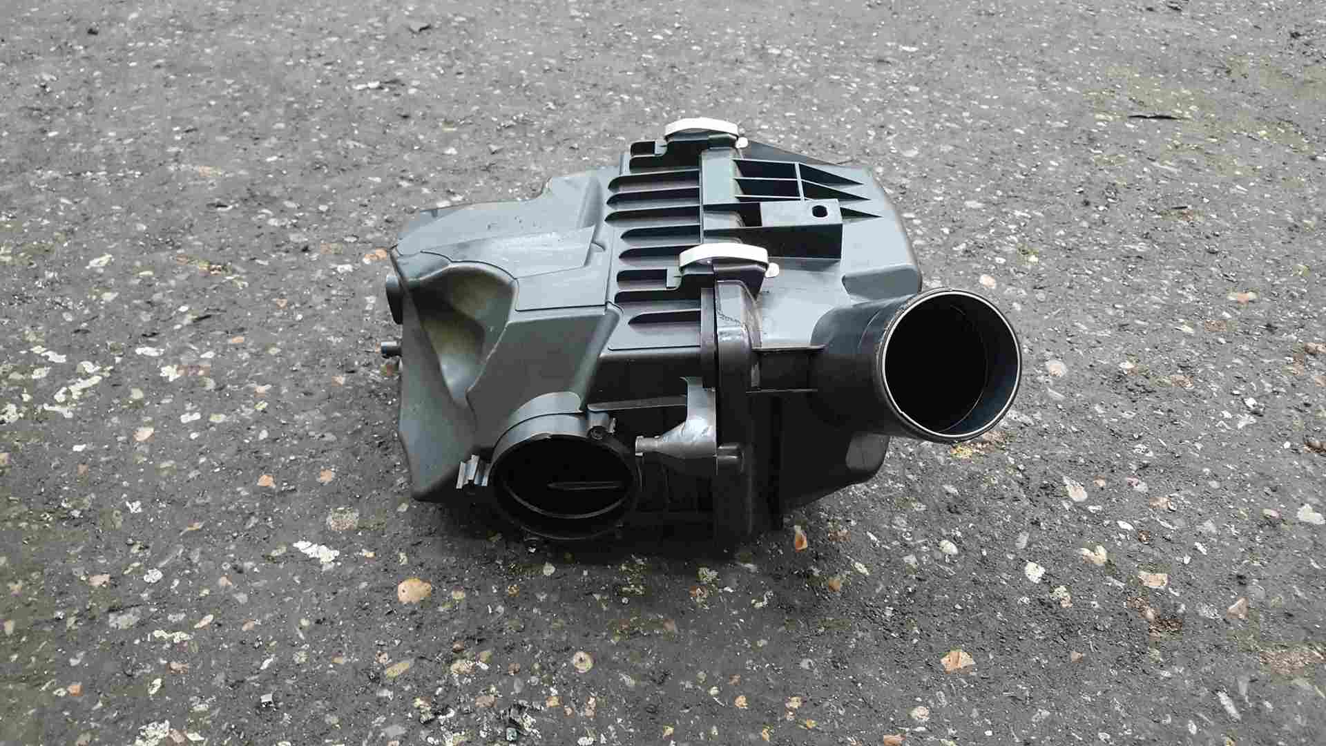 Thumb 3 Renault Clio MK5 2019-2021 1.3 TCe Airbox Filter Housing 165004357R