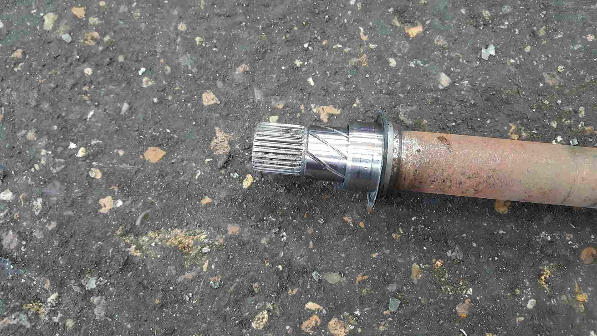 Thumb 2 Renault Clio MK5 2019-2021 1.3 TCe Drivers OSF Front Driveshaft 39107345R