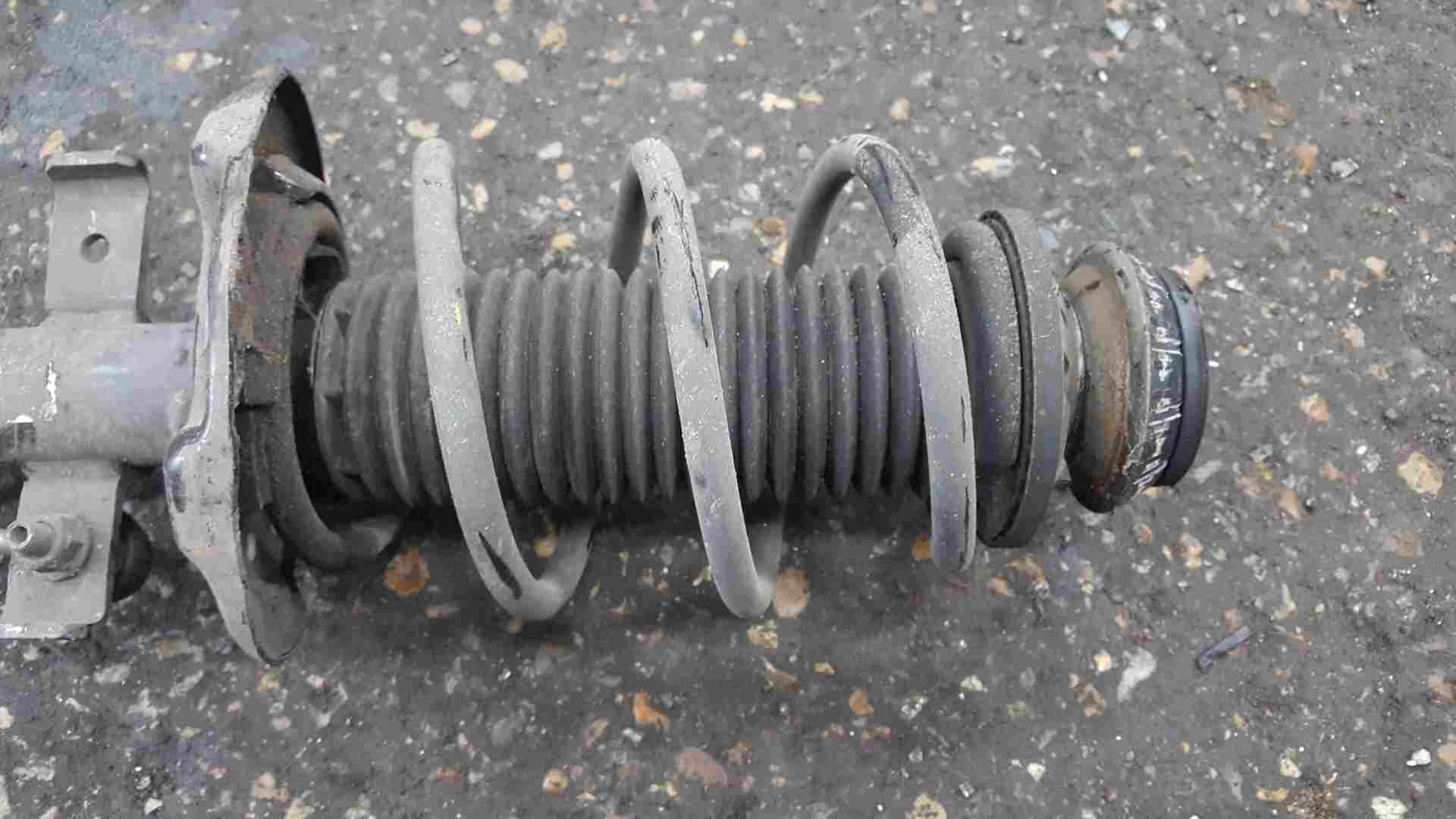 Thumb 2 Renault Clio MK5 2019-2021 1.3 TCe Passenger NSF Front Spring Suspension Leg