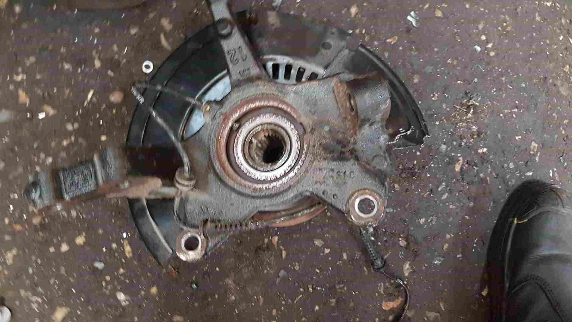 Thumb 2 Renault Clio MK5 2019-2021 1.6 Hybrid Drivers OSF Front Wheel HUB + ABS Sensor