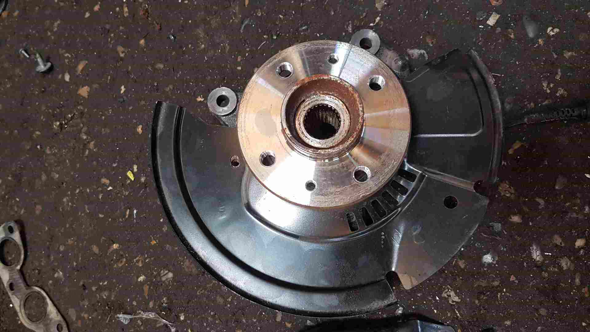 Renault Clio MK5 2019-2021 1.6 Hybrid Drivers OSF Front Wheel HUB + ABS Sensor
