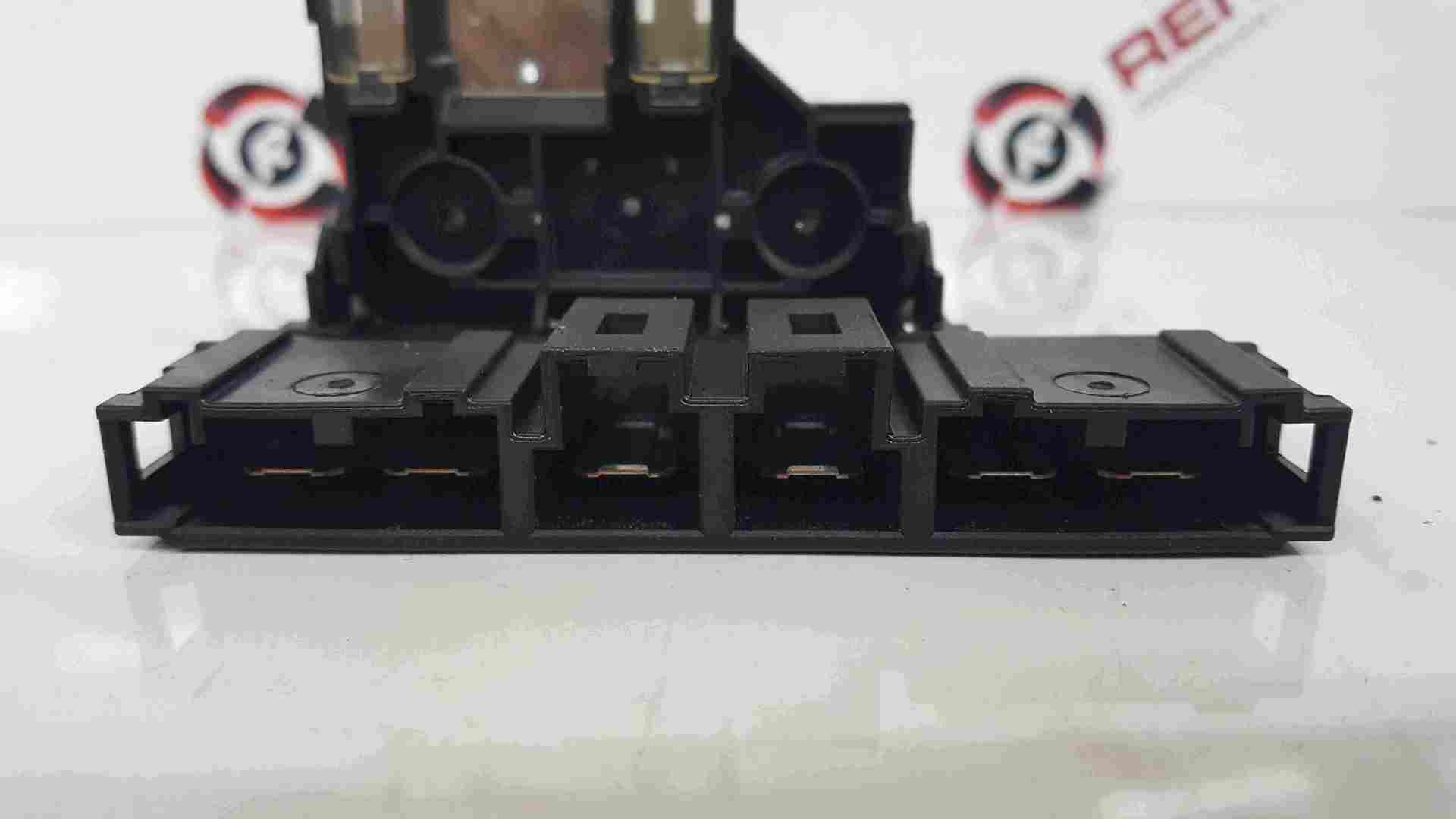 Renault Clio MK5 20192021 Battery Fuse Module Store Renault