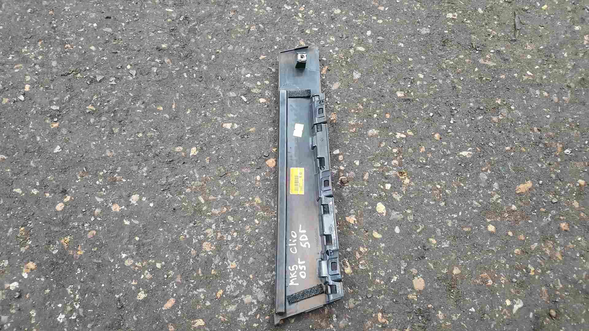 Thumb 2 Renault Clio MK5 2019-2021 Drivers OS B Pillar Plastic 822835668R