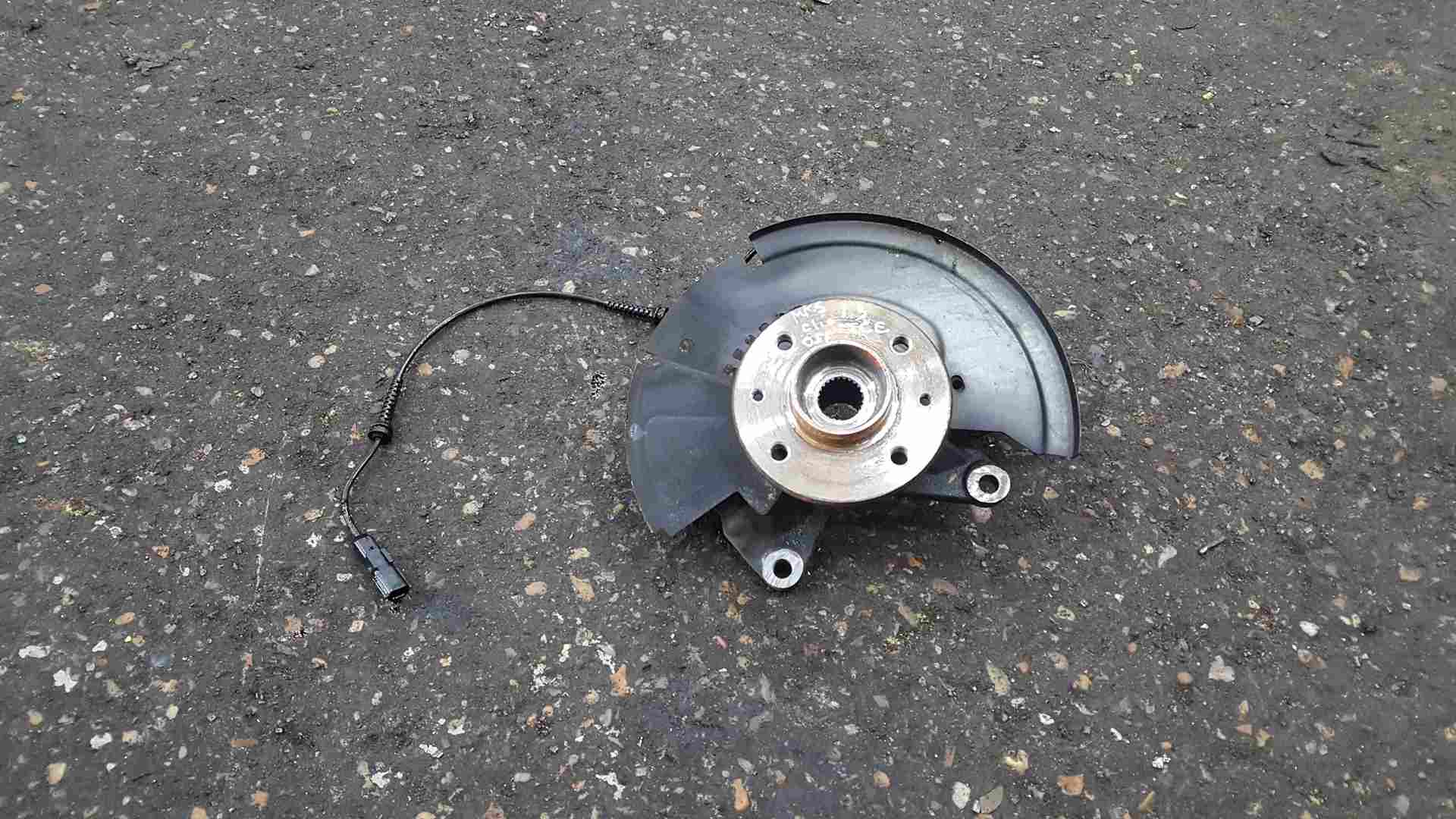 Renault Clio MK5 2019-2021 Drivers OSF Front Wheel Hub + ABS Sensor