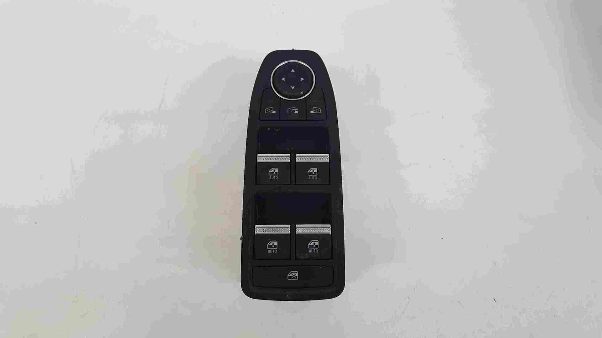Renault Clio MK5 2019-2021 Drivers OSF Front Window Switch Mirror Adjuster Panel