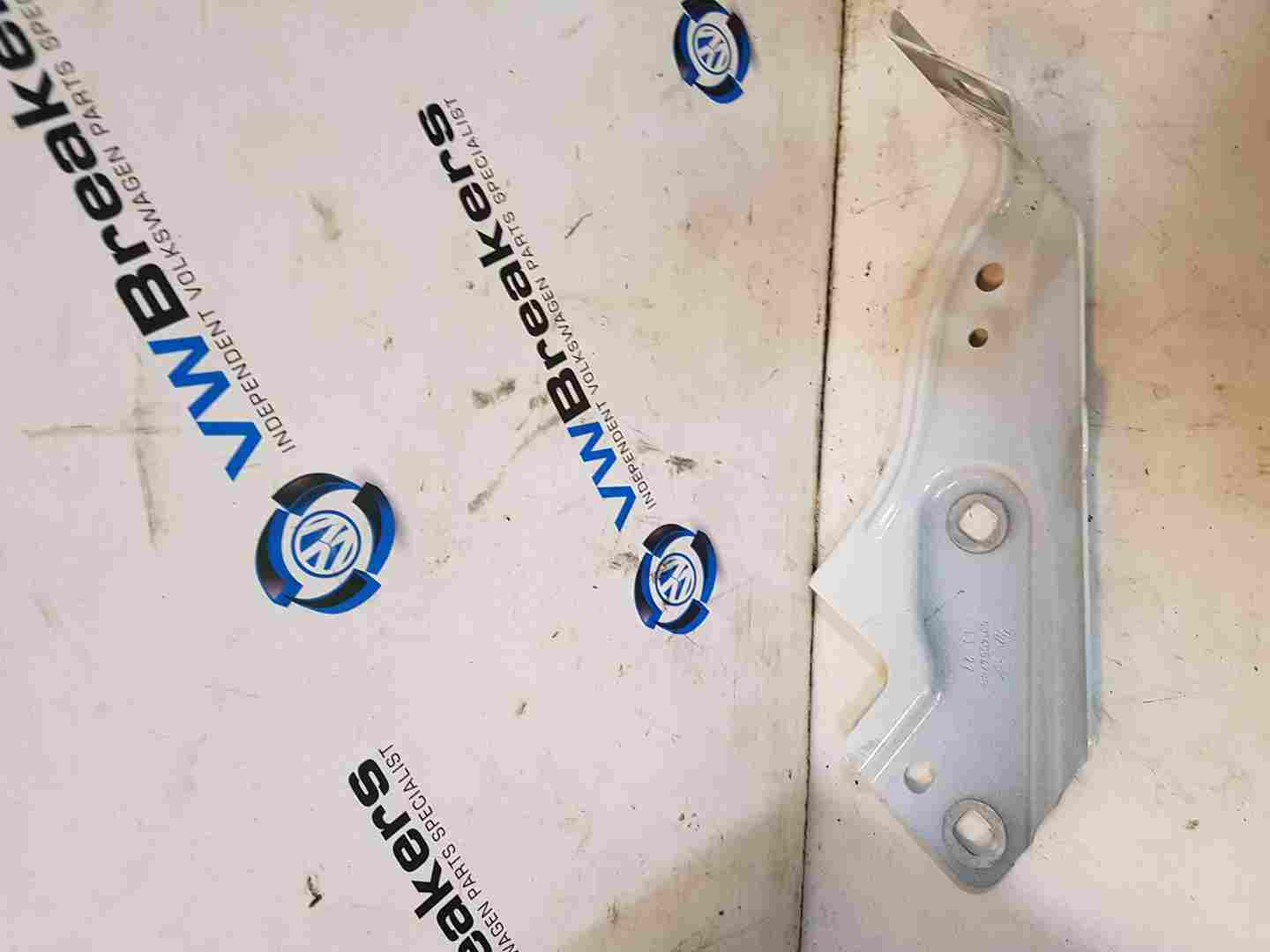 Renault Clio MK5 2019-2021 Drivers OSF Front Wing Bumper Bracket White