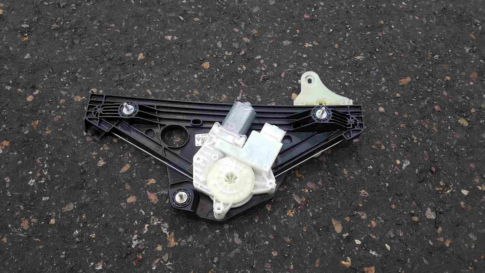 Renault Clio MK5 2019-2021 Drivers OSR Rear Window Motor + Regulator 827209773R