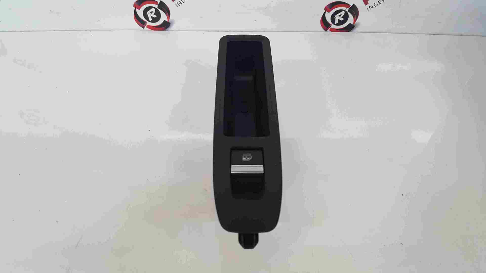 Renault Clio MK5 2019-2021 Drivers OSR Rear Window Switch + Panel 1020002092R
