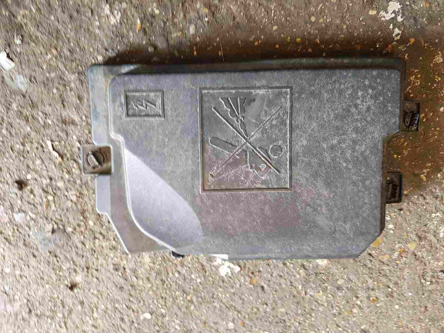Thumb 2 Renault Clio MK5 2019-2021 Fuse Box  Cover 284b87246r