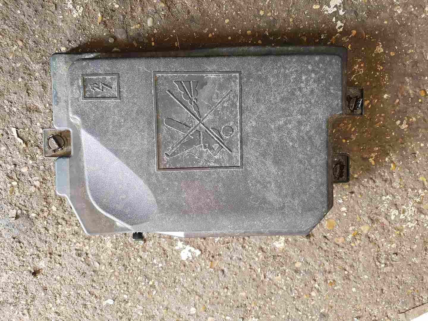 Renault Clio MK5 2019-2021 Fuse Box  Cover 284b87246r