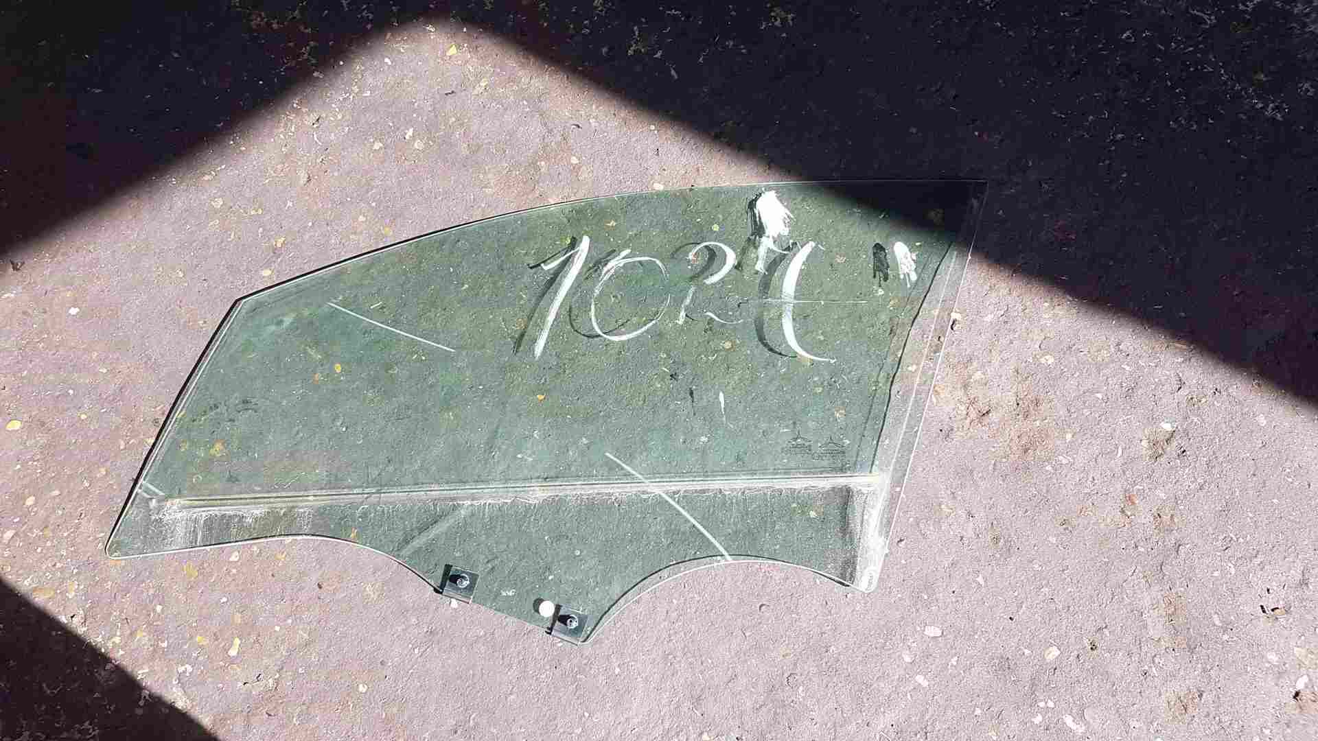 Renault Clio MK5 2019-2021 Passenger NSF Front Window Glass
