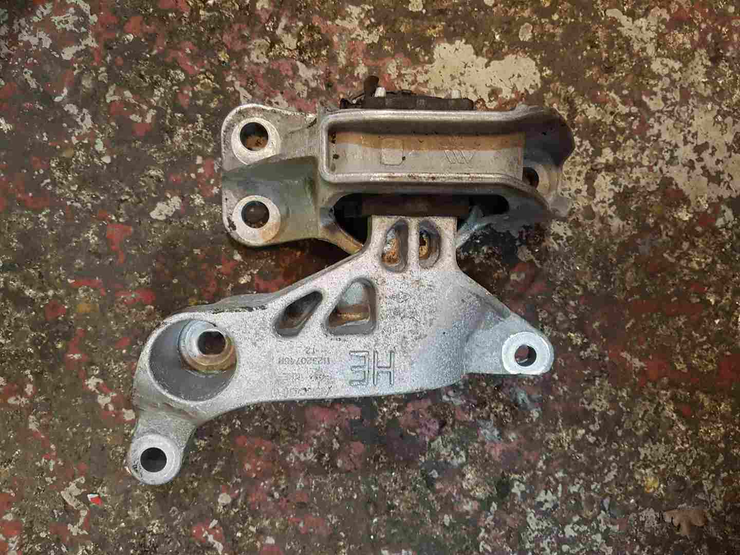 Thumb 2 Renault Clio MK5 2019-2023 1.6 E Tech Hybrid Engine Mount 112320745r 6Q0907379AF