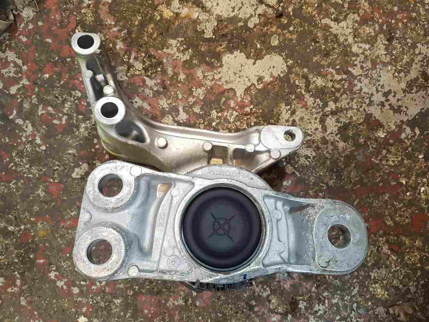 Thumb 3 Renault Clio MK5 2019-2023 1.6 E Tech Hybrid Engine Mount 112320745r 6Q0907379AF