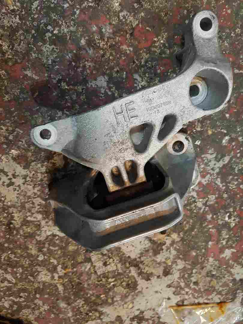Thumb 5 Renault Clio MK5 2019-2023 1.6 E Tech Hybrid Engine Mount 112320745r 6Q0907379AF