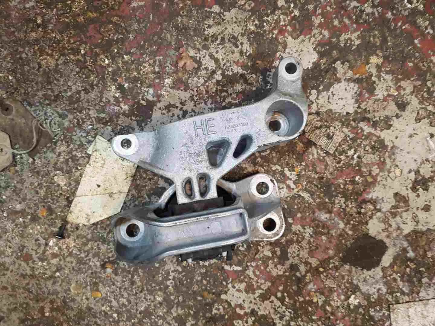 Thumb 6 Renault Clio MK5 2019-2023 1.6 E Tech Hybrid Engine Mount 112320745r 6Q0907379AF