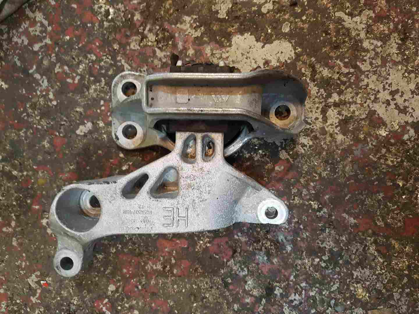 Renault Clio MK5 2019-2023 1.6 E Tech Hybrid Engine Mount 112320745r 6Q0907379AF